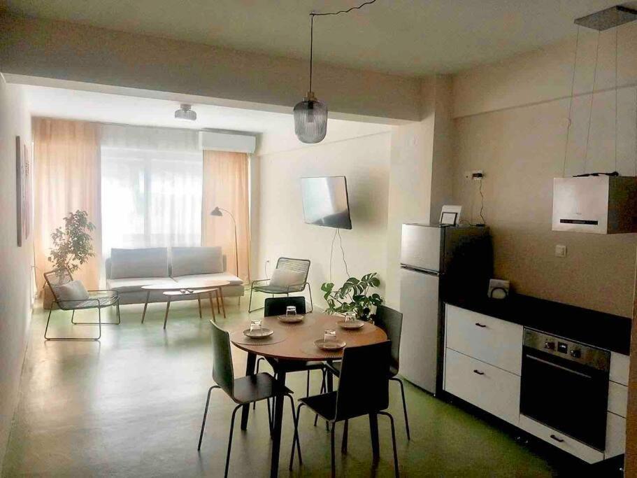 Aparthotel Specious Flat In Thessaloniki Exterior foto