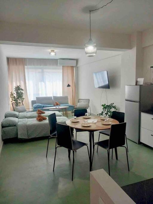 Aparthotel Specious Flat In Thessaloniki Exterior foto